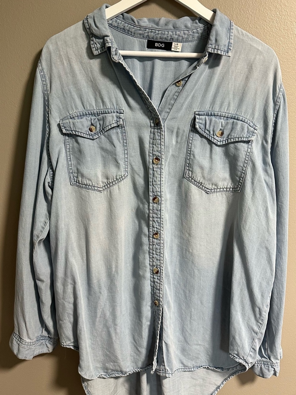 BDG Light Wash Denim Button-Up Shirt in Pale Blue Size Large